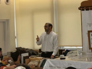 הרב אחיקם גץ