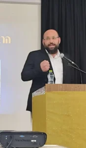 הרב בניה גץ